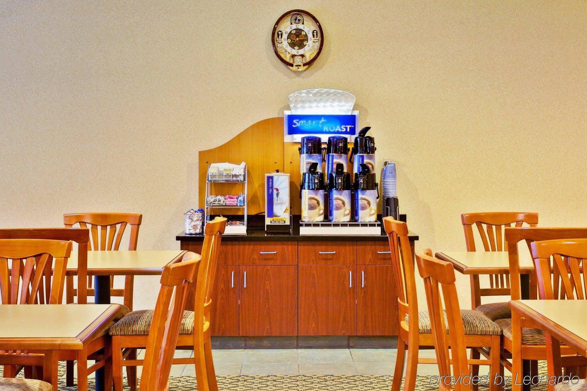 戴尔斯堡智选假日酒店及套房 外观 照片
