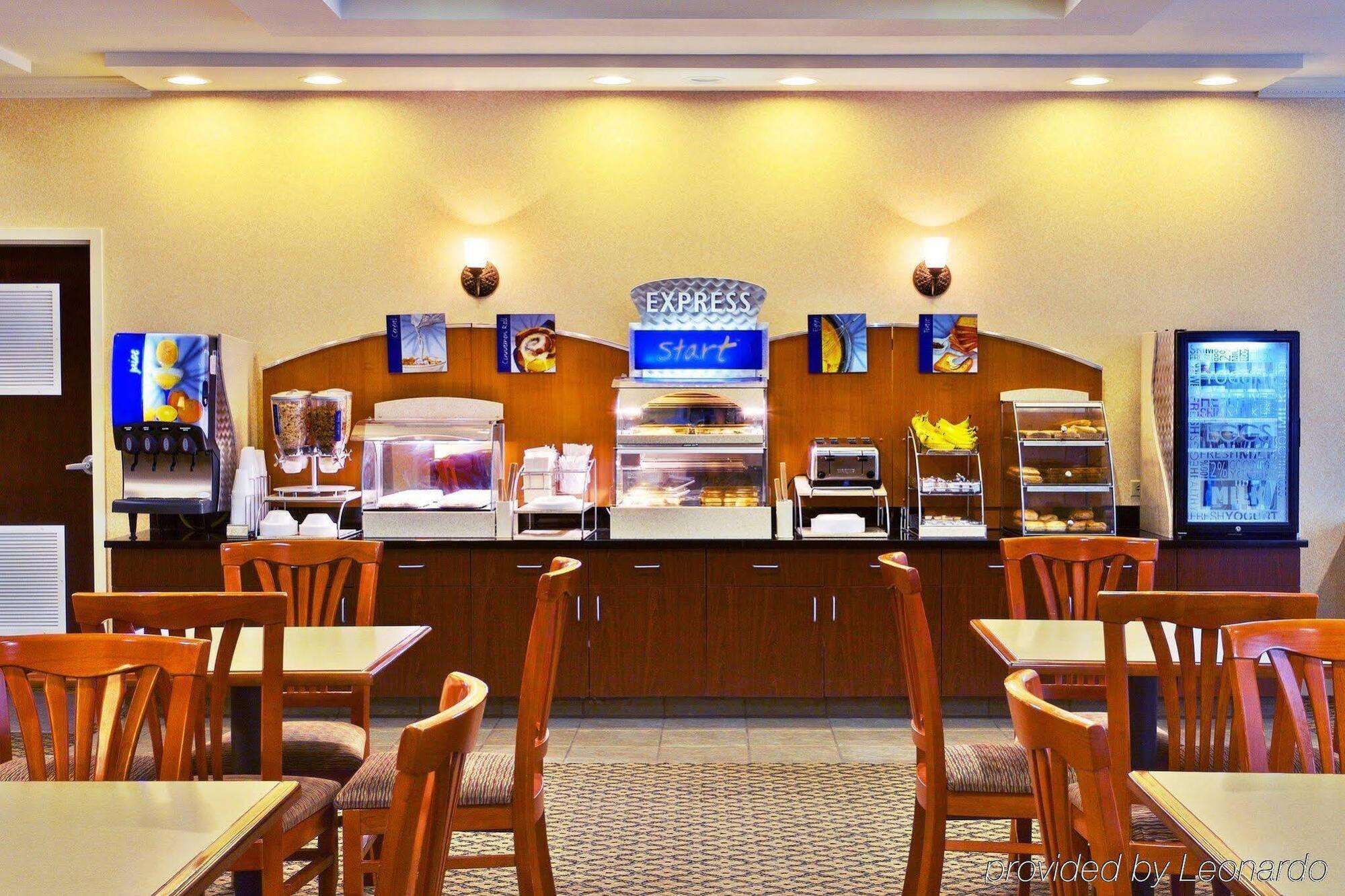 戴尔斯堡智选假日酒店及套房 外观 照片